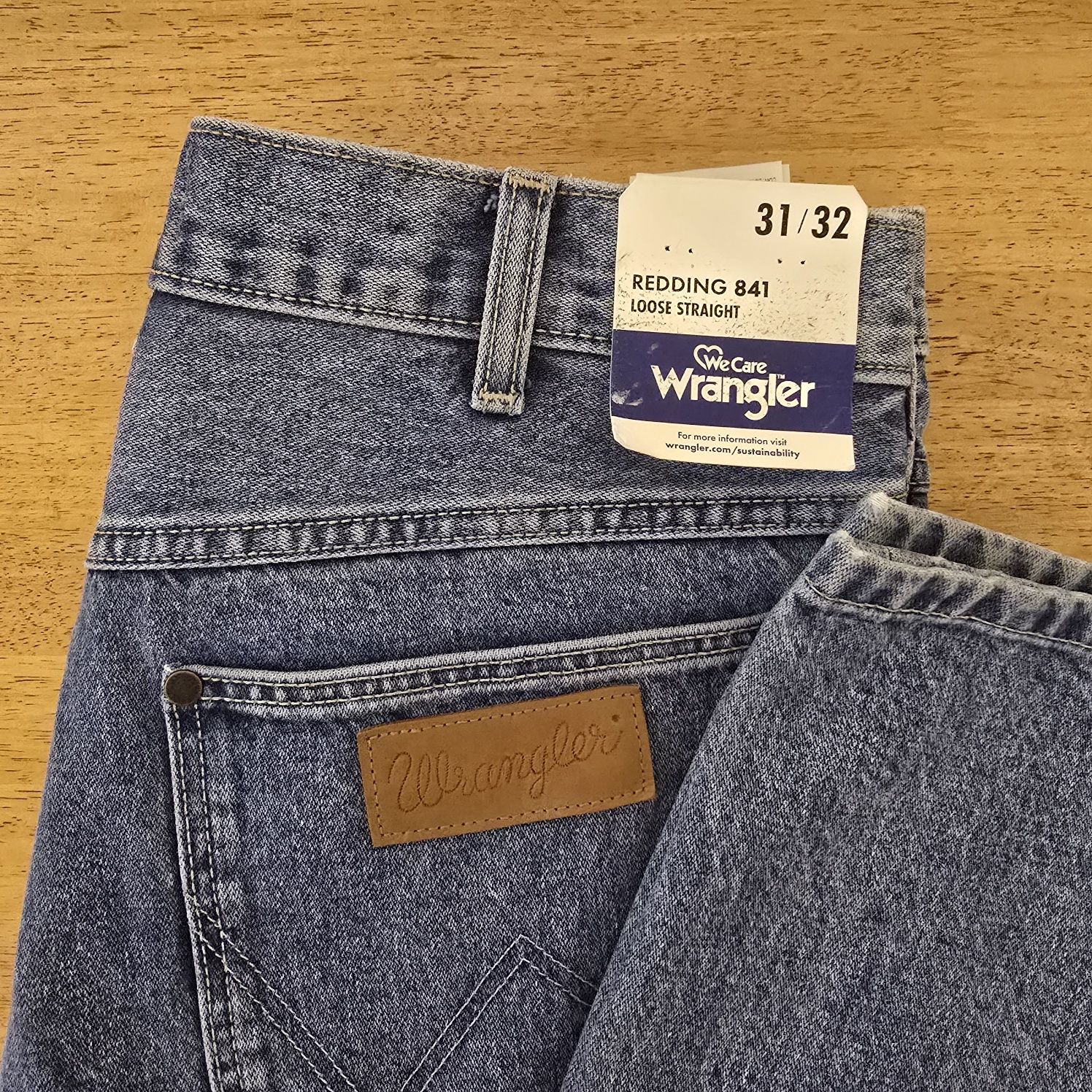 Wrangler 841 redding loose straight