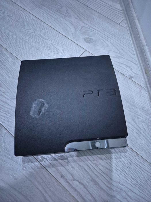 Playstation 3 , два джойстика и игри