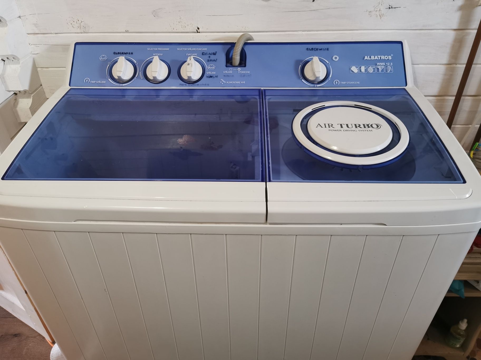 Mașină de spălat rufe semiautomată