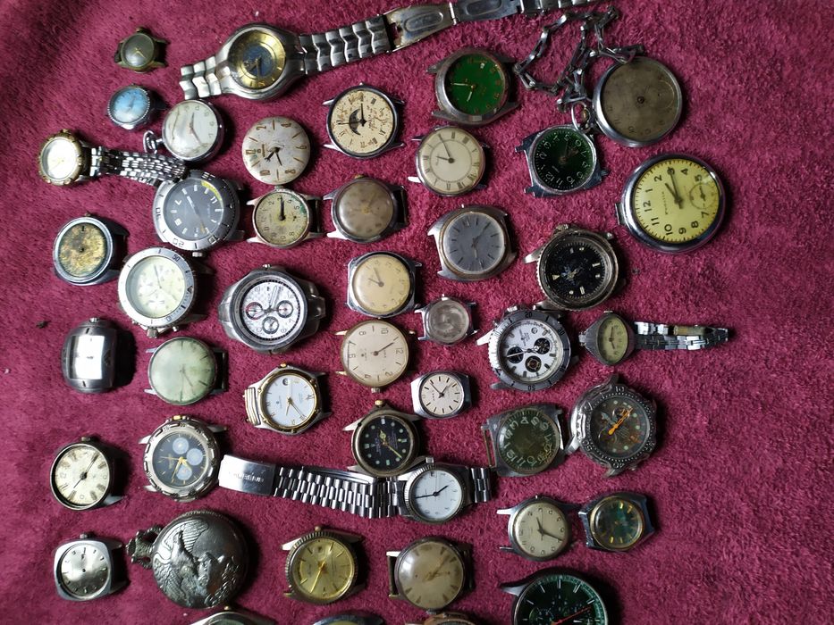 Vând ceasuri vechi mecanice pentru colecție pentru mai multe detalii l