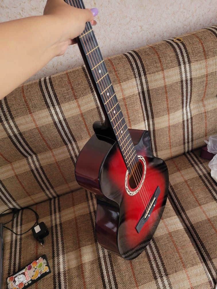 Продаю б/у гитару Ronnie Wood AG38C!