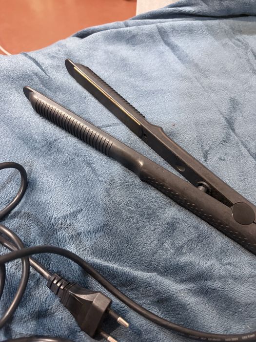 Плойка для выпрямления волос.