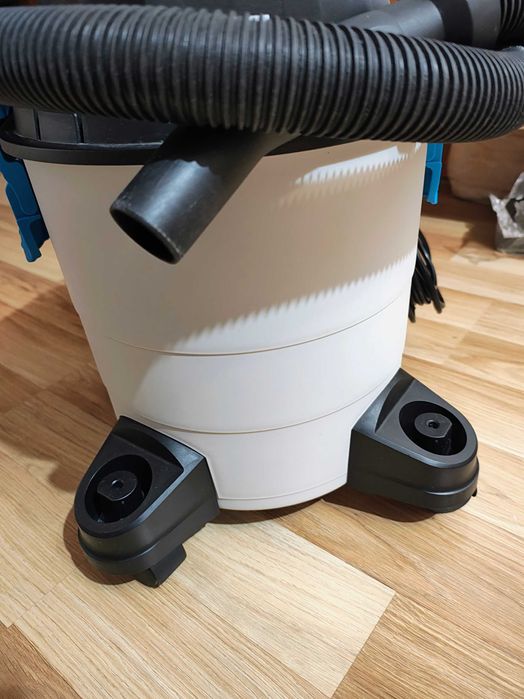 Aspirator industrial 1300 w 16 litri