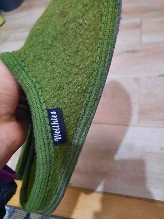 Papuci lana 40 fara semne majore de uzura