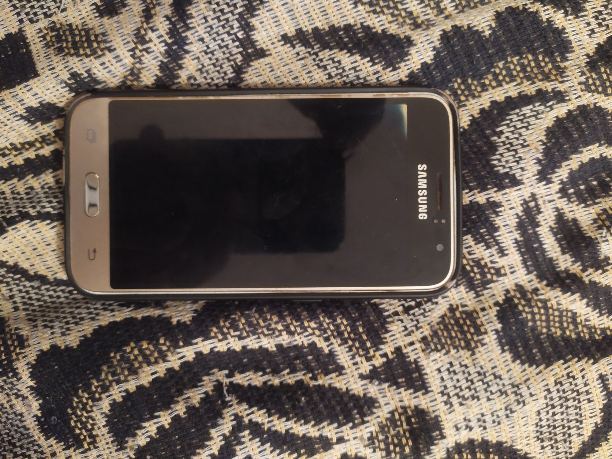 Samsungj2 holati ekrani ketgan