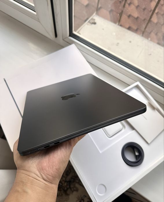 MacBook Air M3 8/256GB Midnight 100%