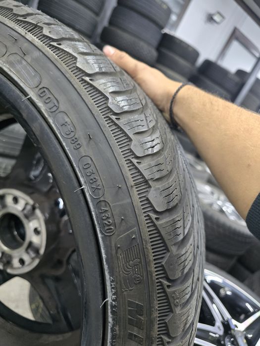 2 Броя 235/40/18 Michelin 6,6mm