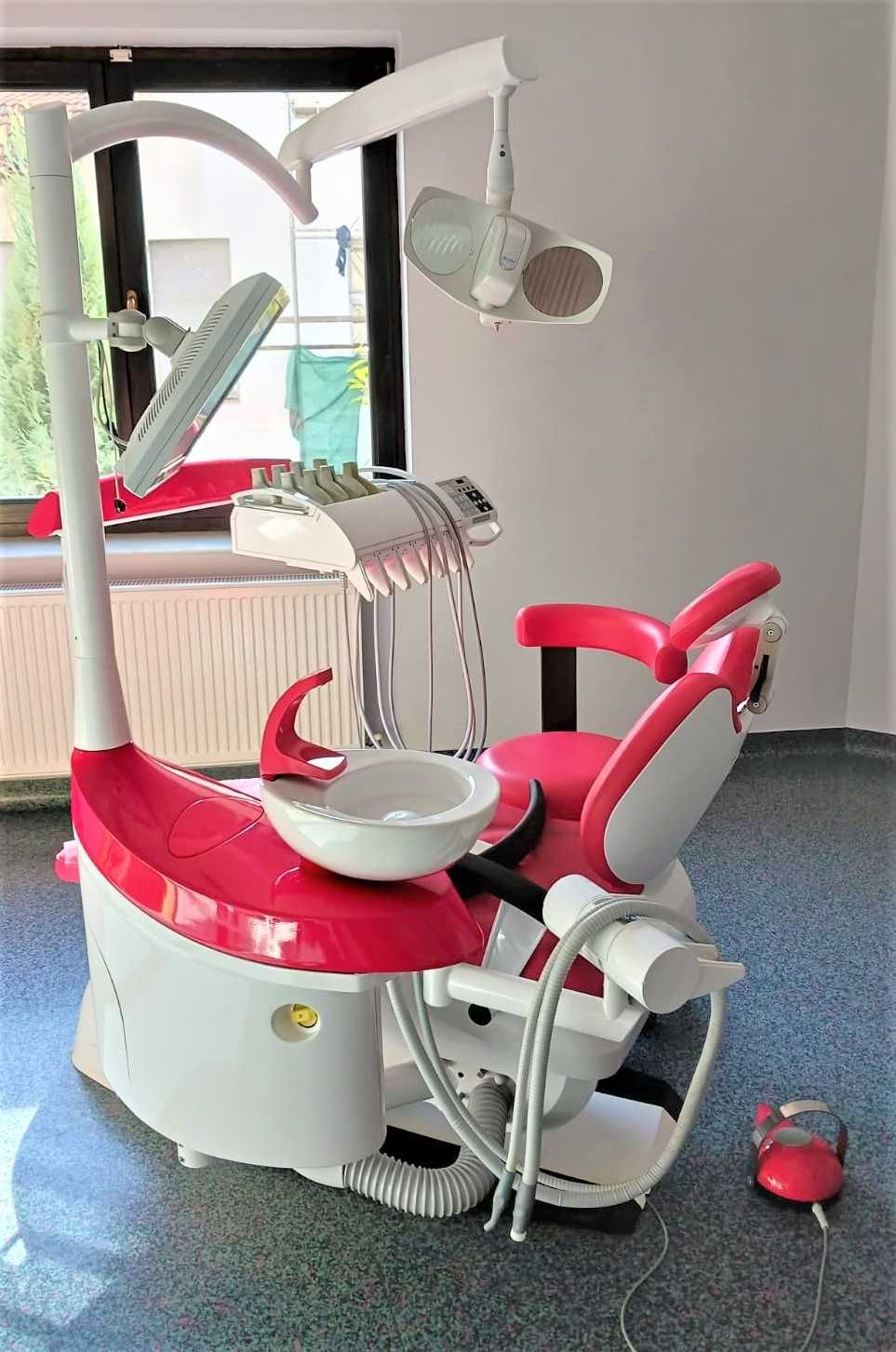 Unit dentar Chirana Cheese Effective cu furtune jos 6.500 Euro