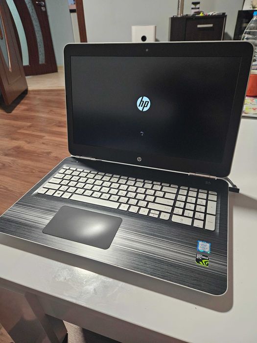 лаптоп HP Pavilion 15 - i7-6700HQ 32GB RAM 500GB NVMe SSD