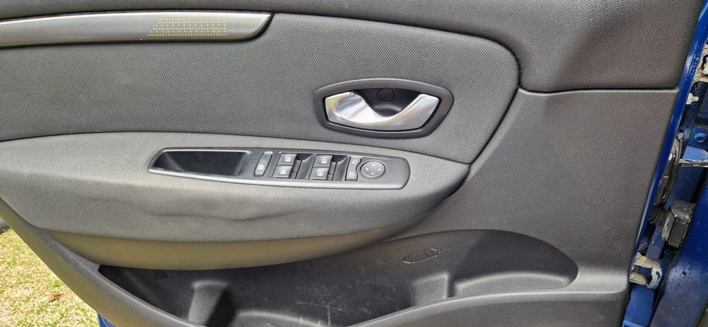 Vand/dezmembrez renault grand scenic