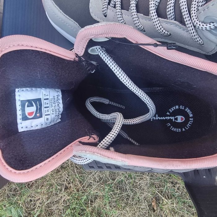 Нови маратонки Champions