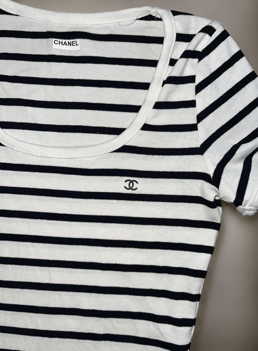 Черна тениска шанел рае бяла chanel