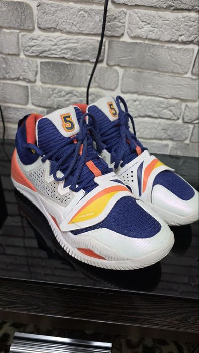 Оригинальные кроссы Li-ning