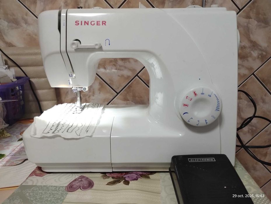 Masina de cusut Singer