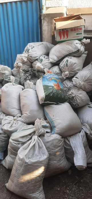 Куринный помёт в мешках