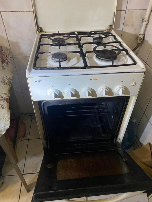 Vând: Aragaz, Frigider-Artic , Mașină-spălat rufe, cuptor-microunde