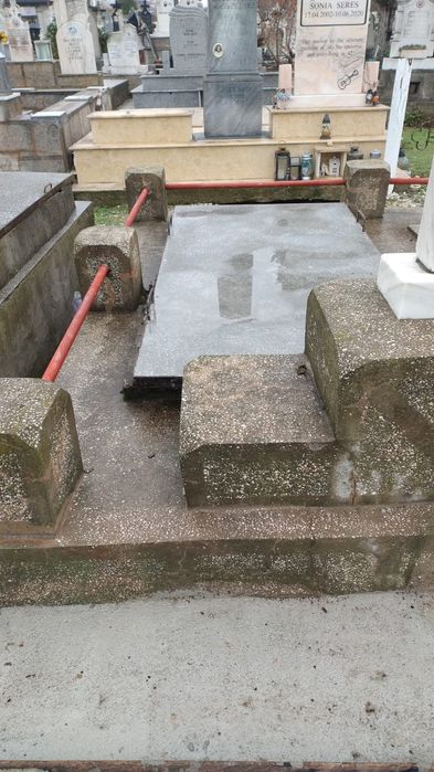 Loc de veci cimitirul Ungureni