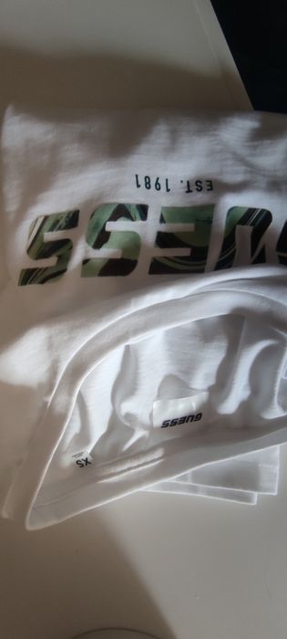 Tricou guess nou
