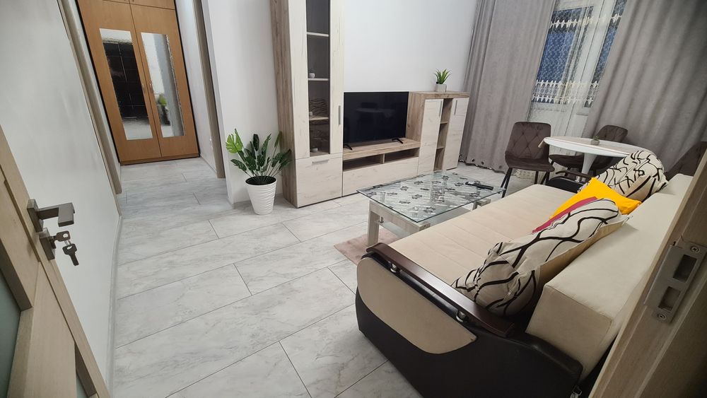 Închiriez apartament 3 camere