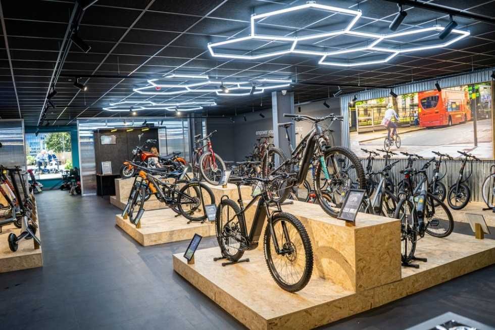 Продава се шоурум и сервиз за електрически превозни средства