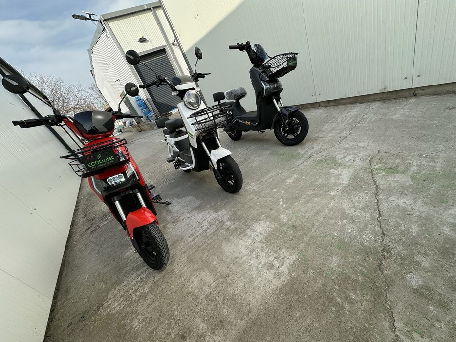 scuter electric model cu cartelă 2025