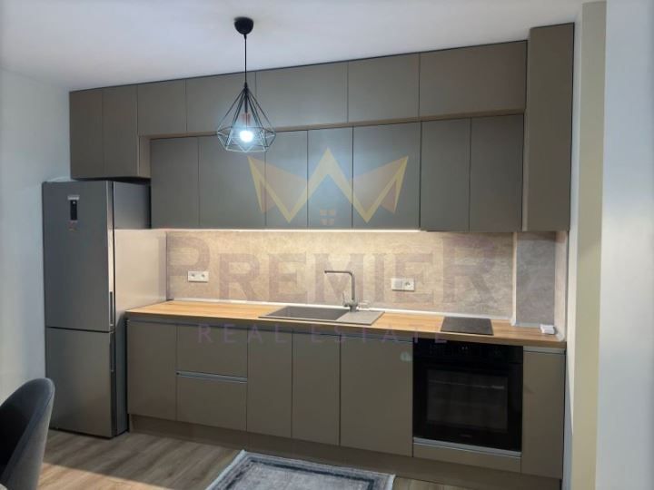 Дава се под наем Тристаен апартамент в Варна, Автогара - 85 кв.м за 714 € - Снимка #1