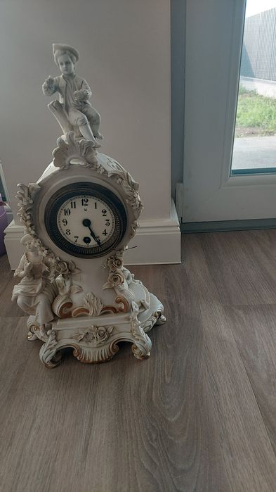 Vând ceas alb din marmura, cod 10377