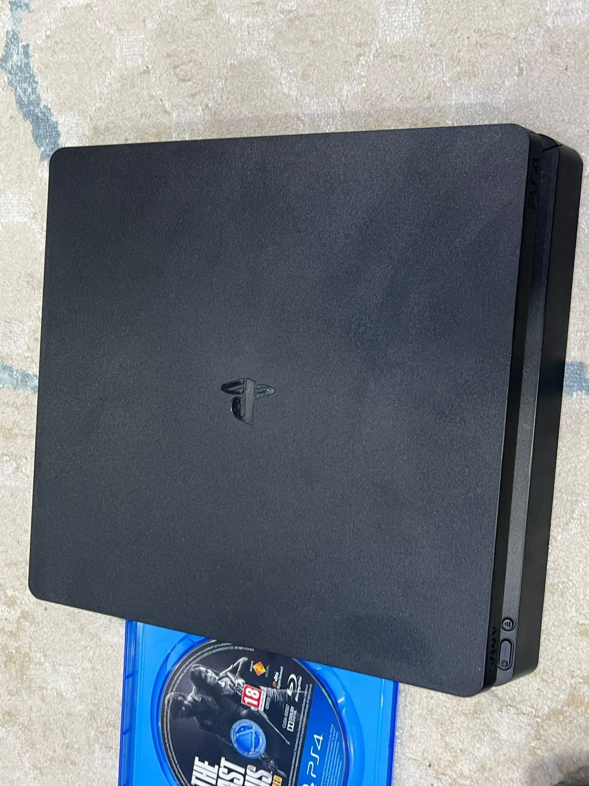 Продаю PS4 slim 1 TB