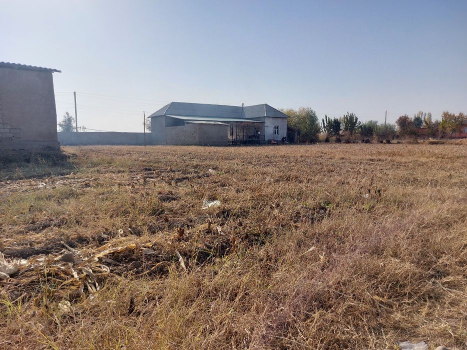 Срочна участка сотилади