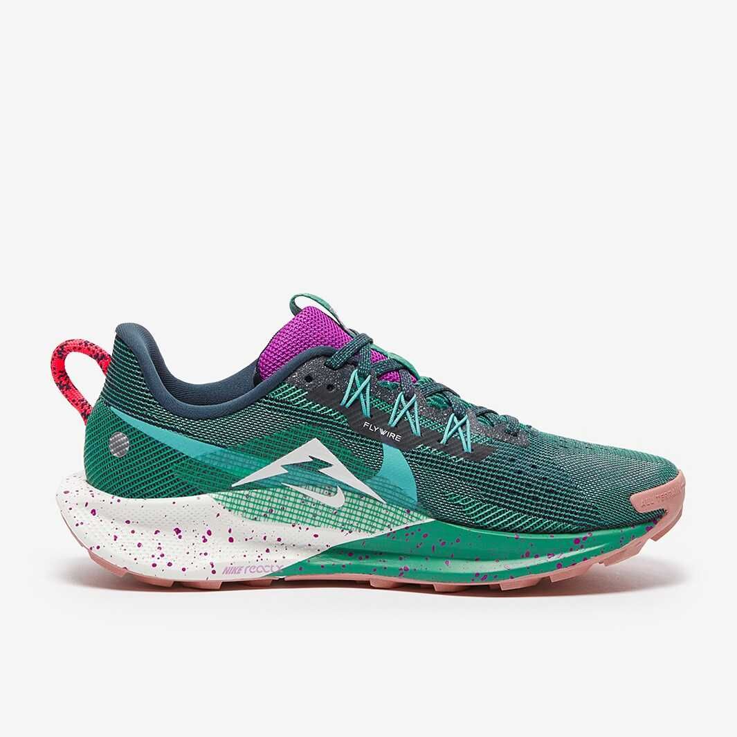 NIKE-маратонки нови