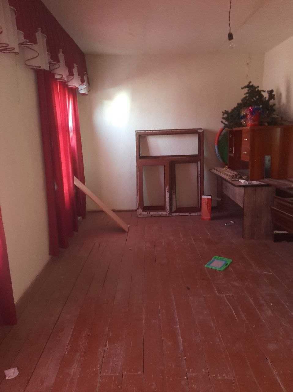 Sirdaryo v Mirzaobod tumanida hovli sotiladi