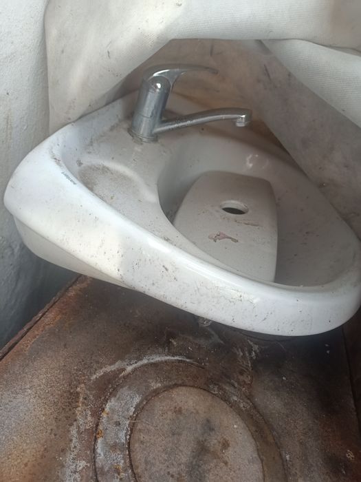 Продам раковину и унитаз в хорошем состоянии