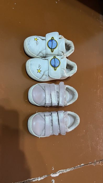 Qizchalar krasovkalari