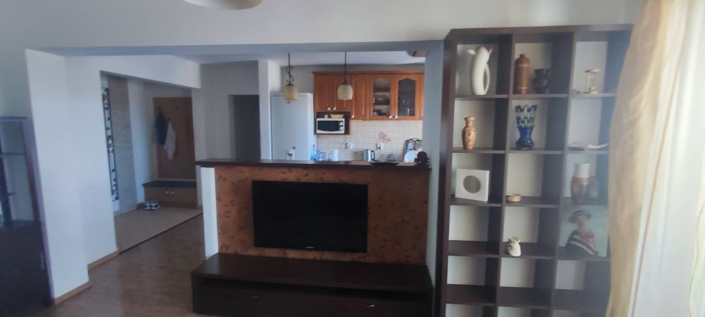 Închiriere apartament 3 camere