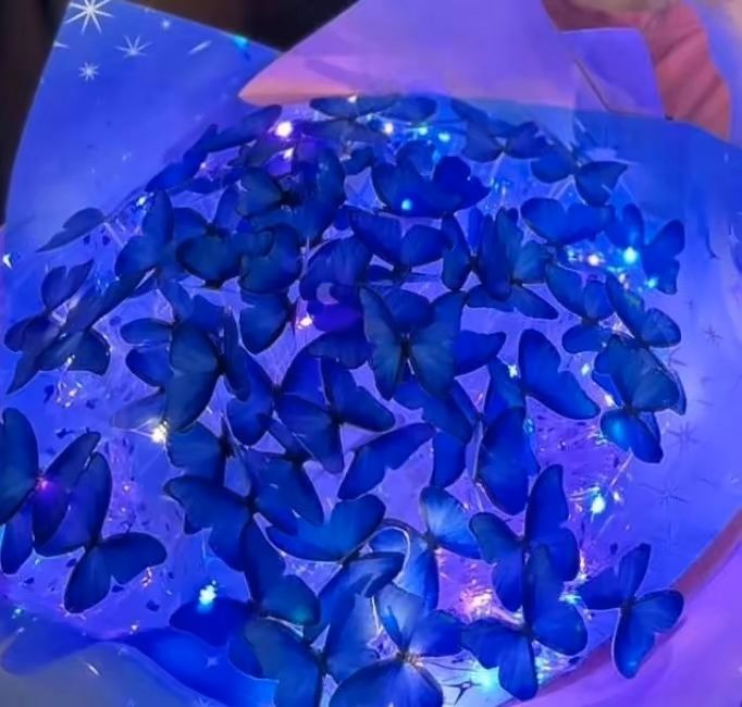 Букеты из ленты и с деньгами и из бабочек