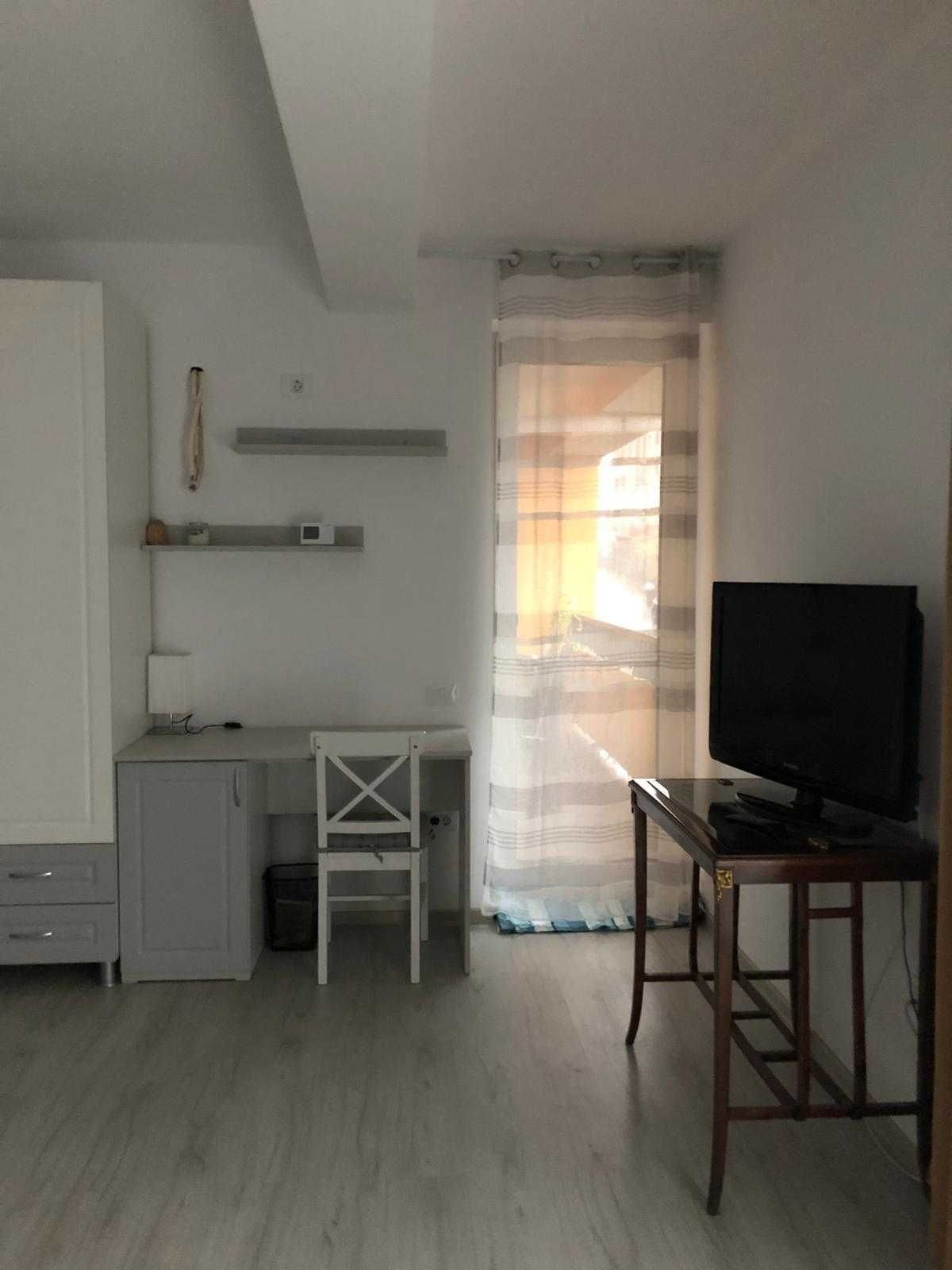 PROPRIETAR! Inchiriez  Ap. 1 cam., V. Lupului, str. Soarelui