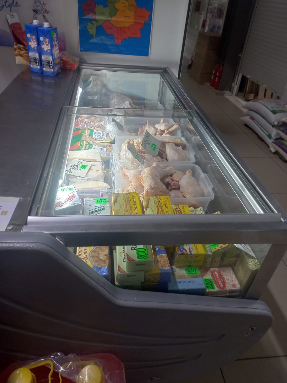 Продам б/у ветринный холодильник. В отличном состоянии.