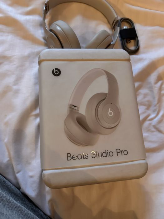 Beats studio pro почти новая только была распакована