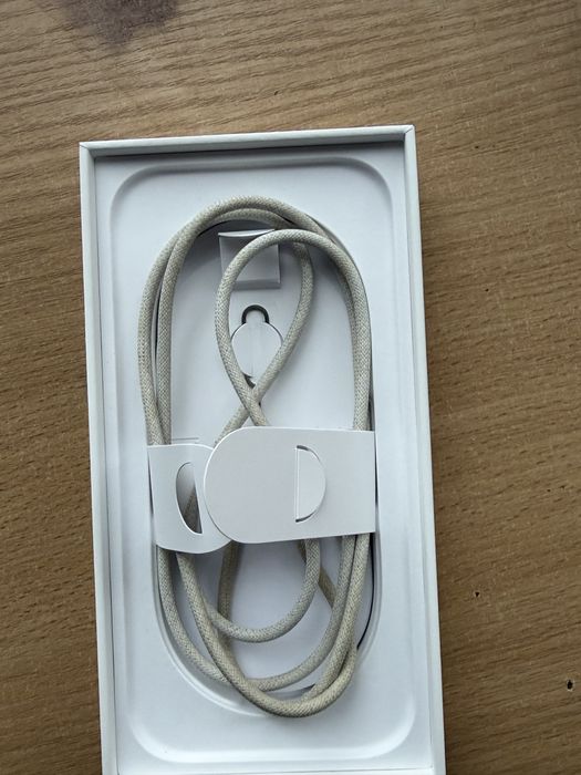 Iphone 16 pro 256gb black titanium в гаранция