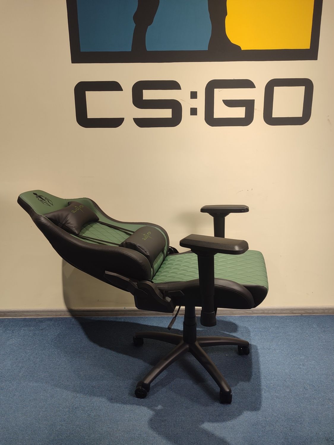 Компьютерное игровое геймерское кресло Модель Gladiator one green
