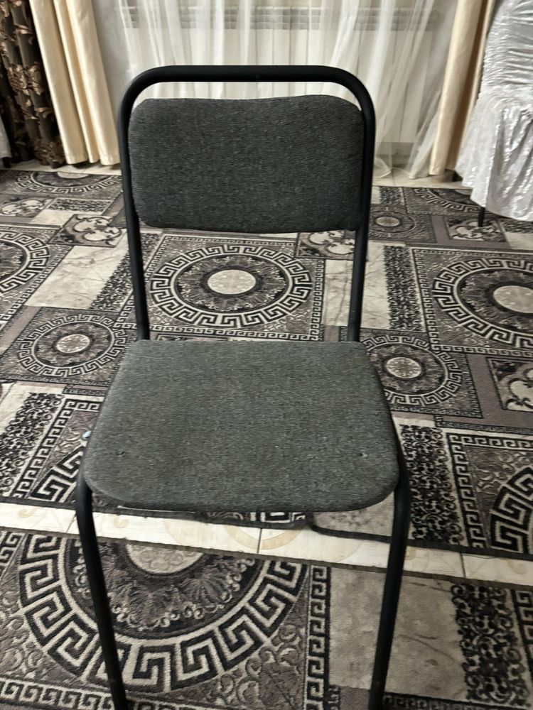 Продам  банкетные стулья