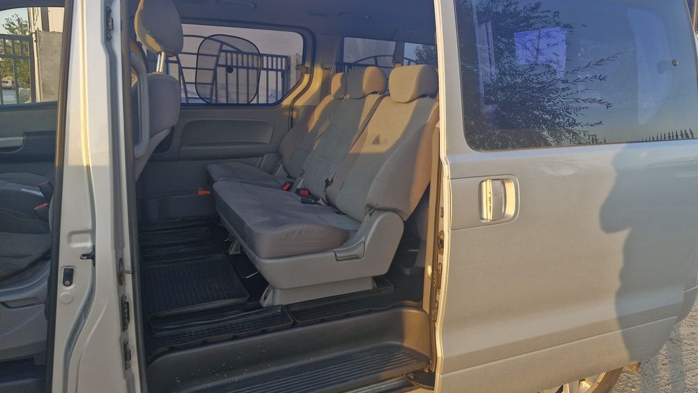 Vand Hyundai H1 7+1 locuri inmatriculat