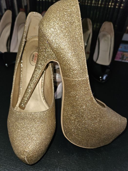 Pantofi aurii cu toc si platforma ascunsa marime 39