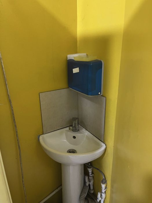 Fast food  biznes sotiladi.