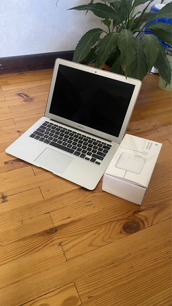 MacBook air i5 noutbuk