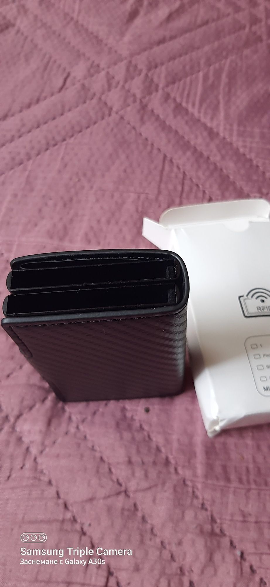 Кожен портфеил +държач за карти с RFID защита
