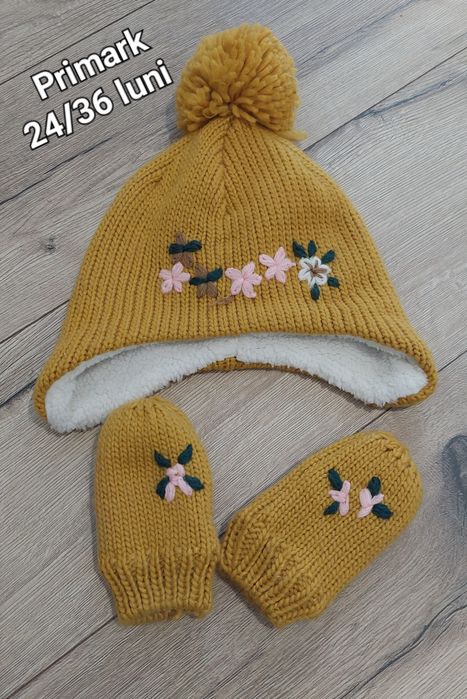 Caciula și mănuși- mărimea 24/36 luni