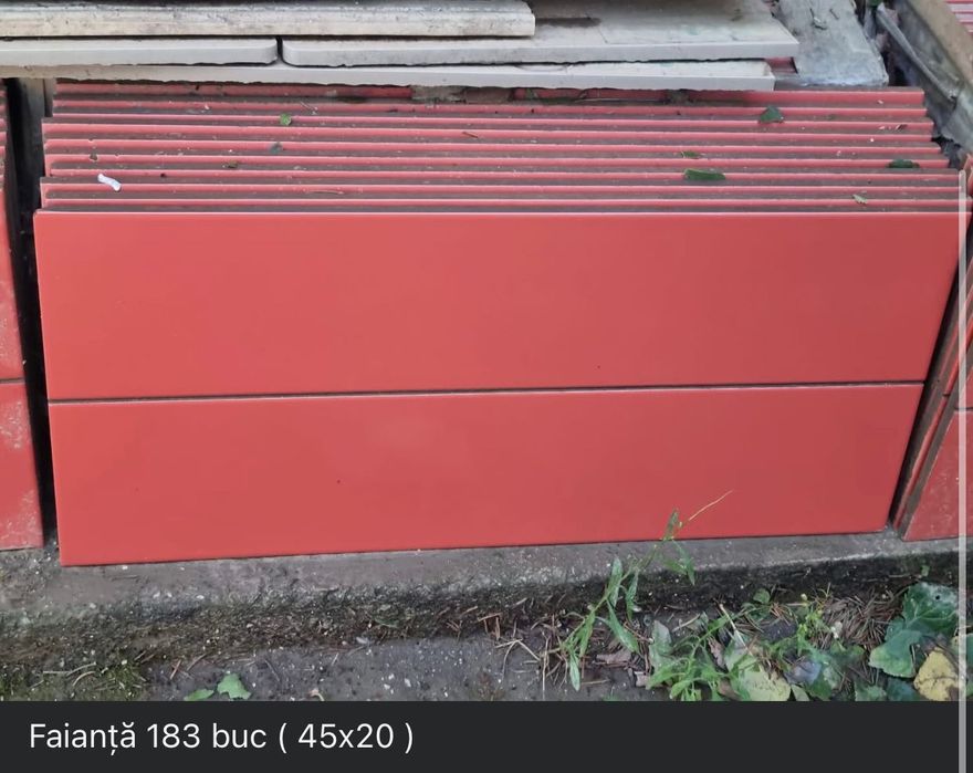 Faianță roșie interior