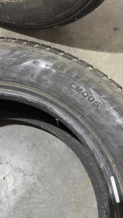 Зимни гуми 235/60/18 Bridgestone