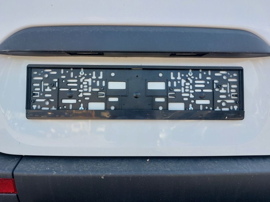 Държач, плакет за регистрационен номер.